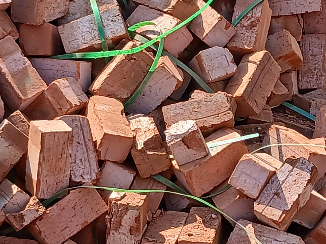 Clay bricks delivery